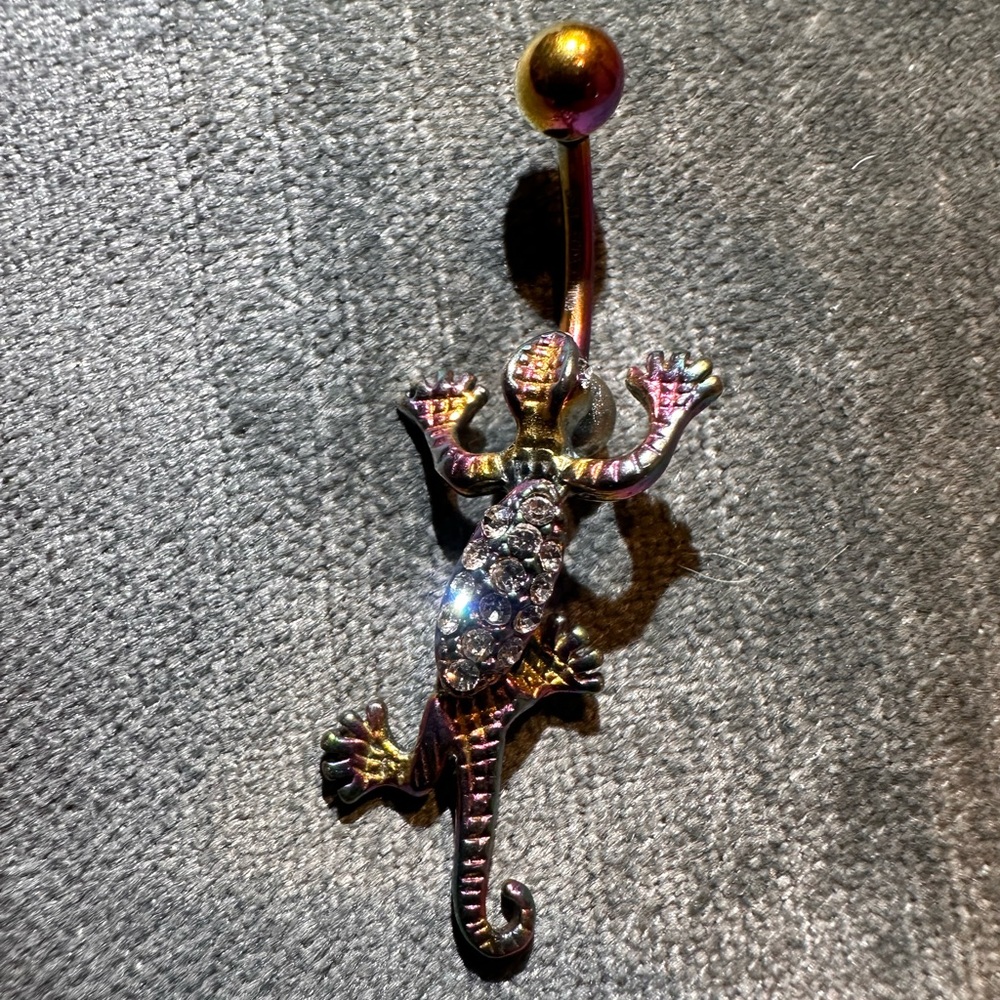 Pagoda Green Salamander 🦎 Gecko Color Changing Belly Button Ring